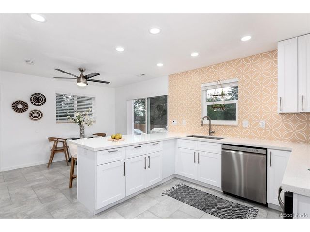 402 Ursula St, Aurora, CO 80011