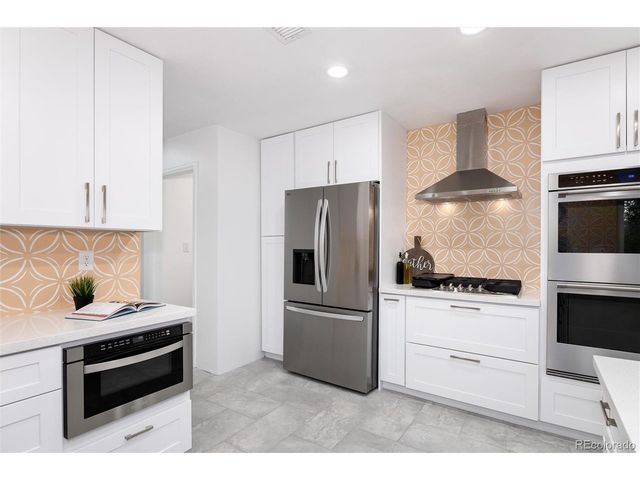 402 Ursula St, Aurora, CO 80011