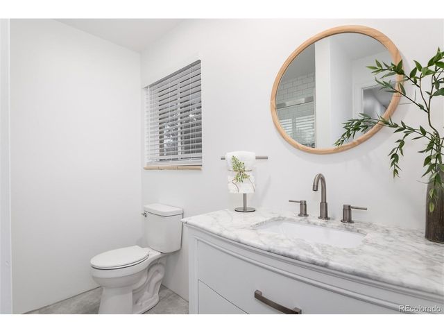 402 Ursula St, Aurora, CO 80011