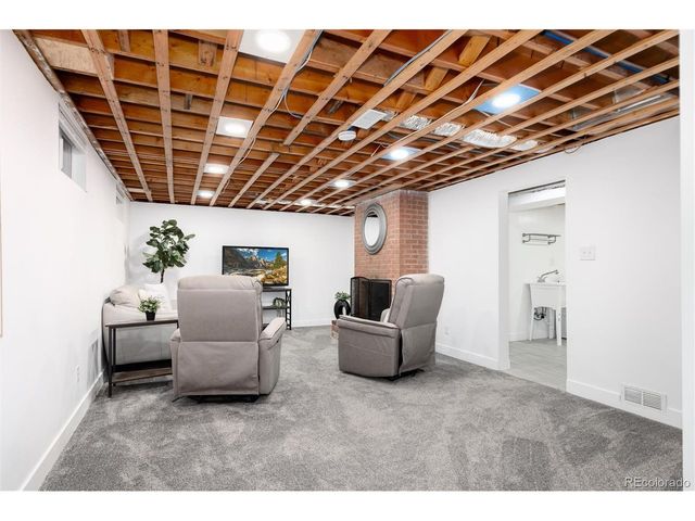 402 Ursula St, Aurora, CO 80011