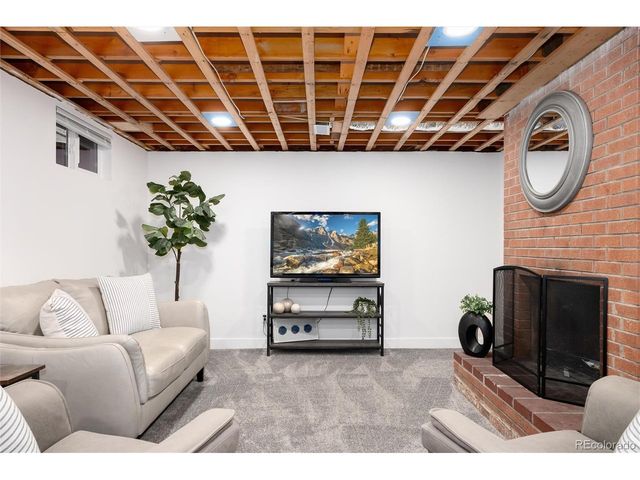 402 Ursula St, Aurora, CO 80011