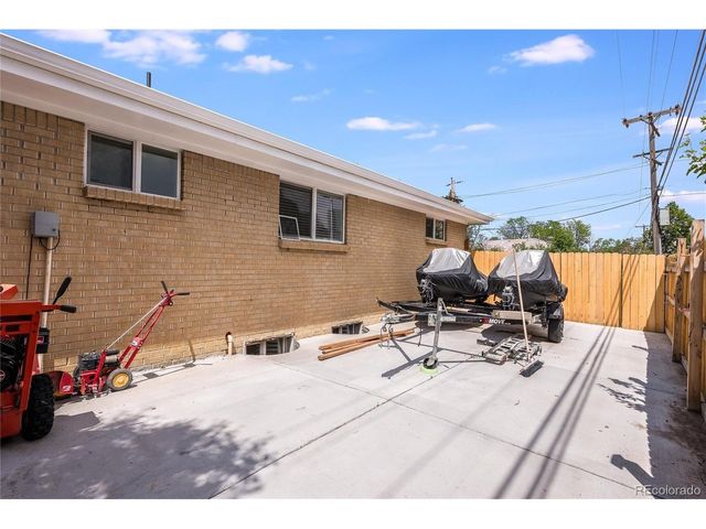 402 Ursula St, Aurora, CO 80011
