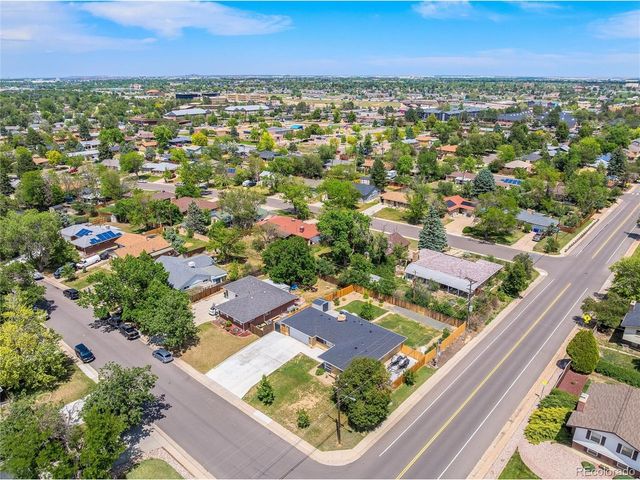402 Ursula St, Aurora, CO 80011