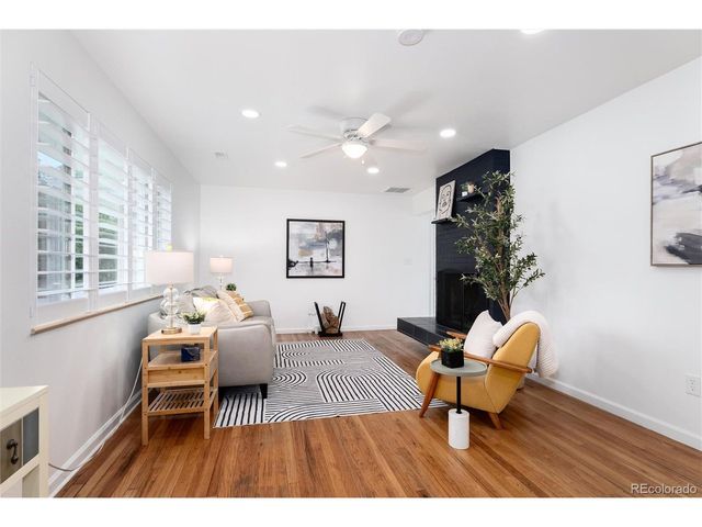 402 Ursula St, Aurora, CO 80011