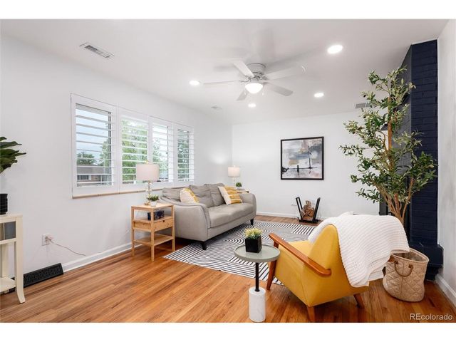 402 Ursula St, Aurora, CO 80011