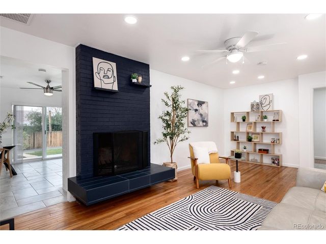 402 Ursula St, Aurora, CO 80011