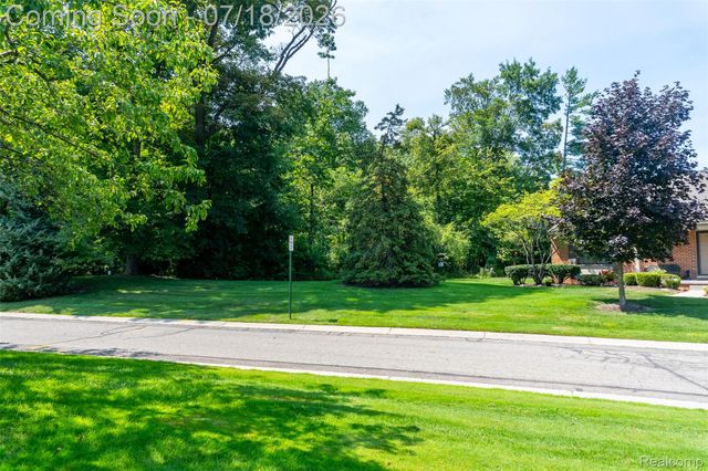 7482 Sheffield, West Bloomfield Charter Township, MI 48322
