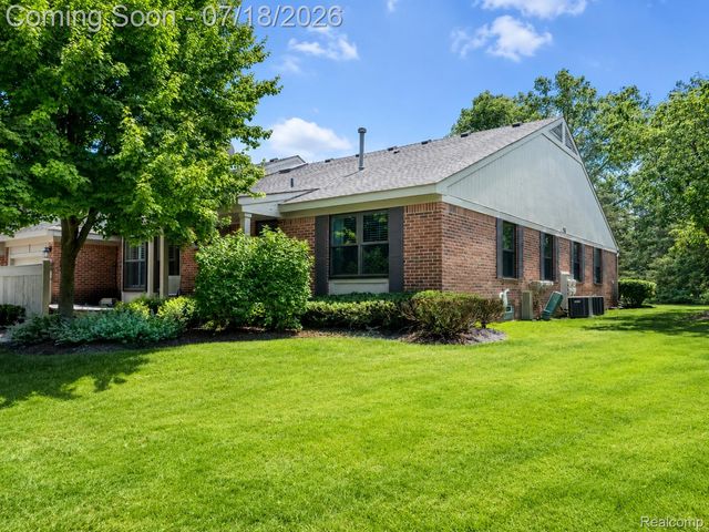 7482 Sheffield, West Bloomfield Charter Township, MI 48322