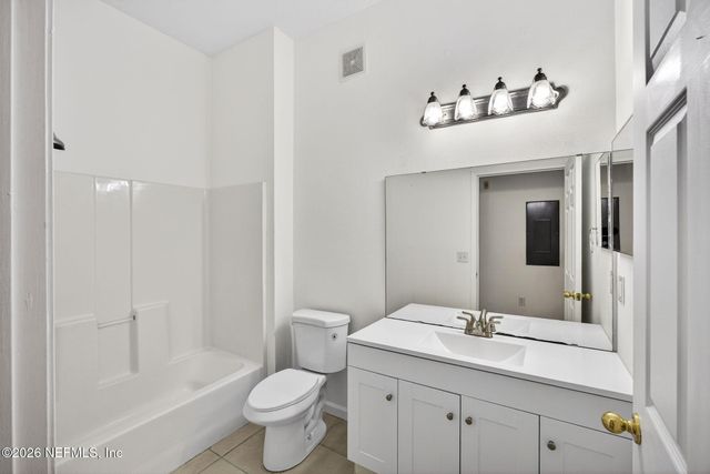 6111 MAGGIES Circle 104, Jacksonville, FL 32244