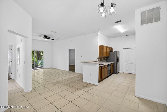 6111 MAGGIES Circle 104, Jacksonville, FL 32244