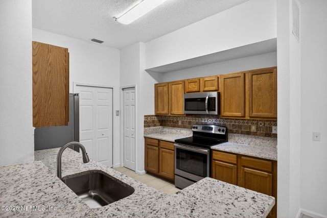6111 MAGGIES Circle 104, Jacksonville, FL 32244