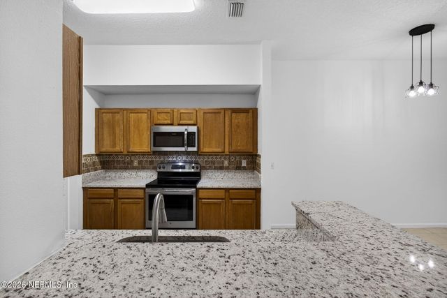 6111 MAGGIES Circle 104, Jacksonville, FL 32244