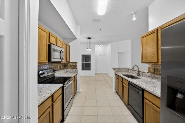 6111 MAGGIES Circle 104, Jacksonville, FL 32244