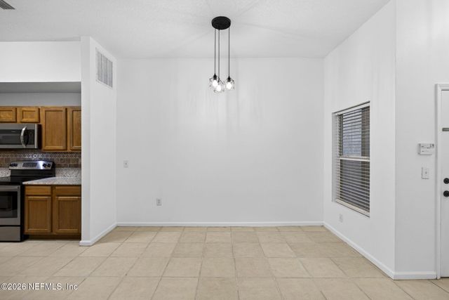 6111 MAGGIES Circle 104, Jacksonville, FL 32244