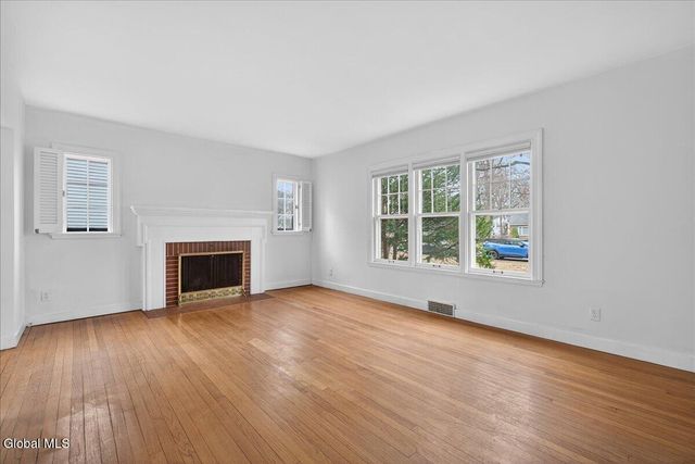 1527 Dean Street, Niskayuna, NY 12309