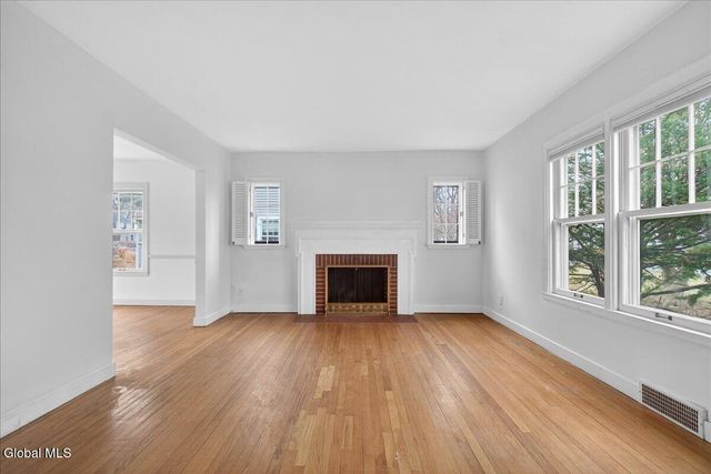 1527 Dean Street, Niskayuna, NY 12309