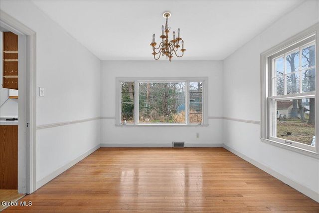 1527 Dean Street, Niskayuna, NY 12309