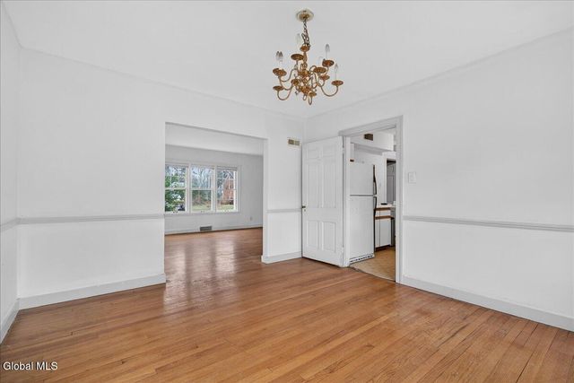 1527 Dean Street, Niskayuna, NY 12309