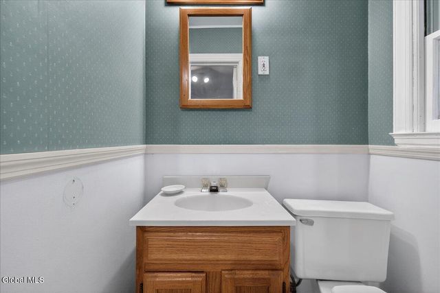 1527 Dean Street, Niskayuna, NY 12309