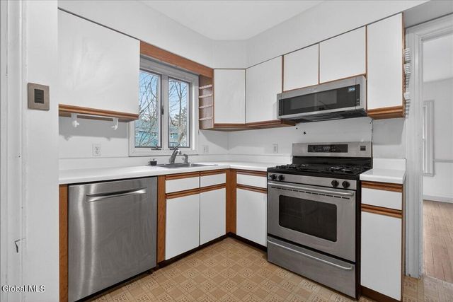 1527 Dean Street, Niskayuna, NY 12309