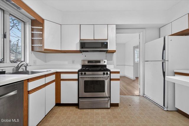 1527 Dean Street, Niskayuna, NY 12309