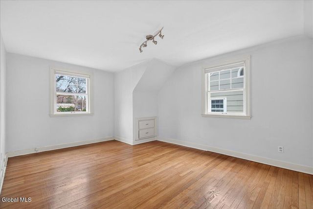 1527 Dean Street, Niskayuna, NY 12309