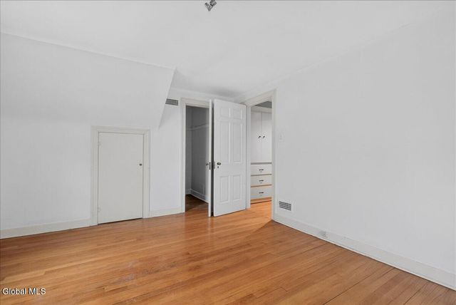 1527 Dean Street, Niskayuna, NY 12309