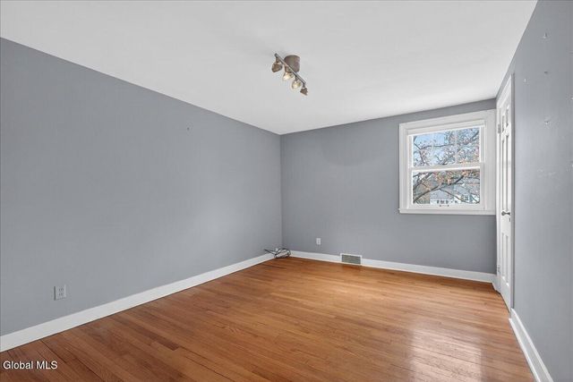 1527 Dean Street, Niskayuna, NY 12309