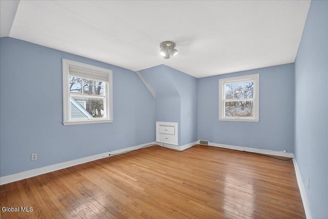 1527 Dean Street, Niskayuna, NY 12309