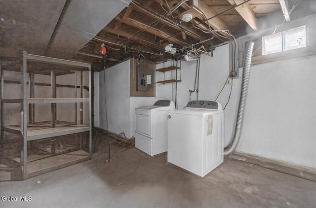 1527 Dean Street, Niskayuna, NY 12309