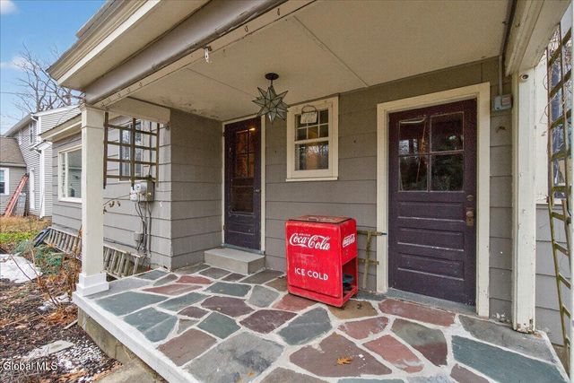 1527 Dean Street, Niskayuna, NY 12309