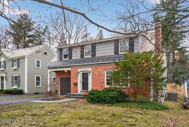 1527 Dean Street, Niskayuna, NY 12309