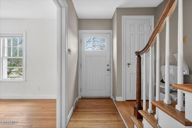 1527 Dean Street, Niskayuna, NY 12309