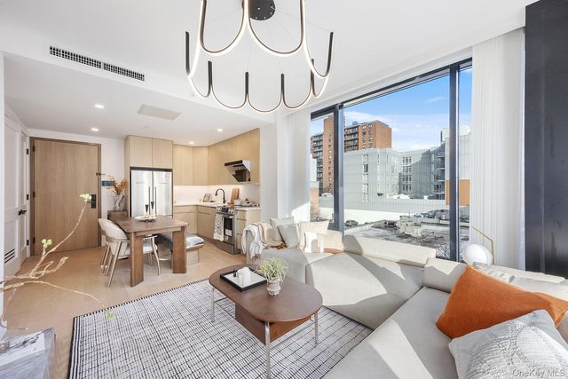 35-30 146 Street 704, Flushing, NY 11354