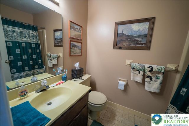1880 Bent Pine Hill, Upper Macungie Twp, PA 18051