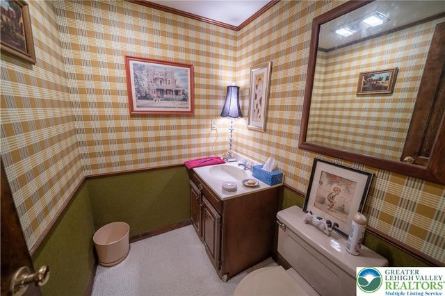 1880 Bent Pine Hill, Upper Macungie Twp, PA 18051
