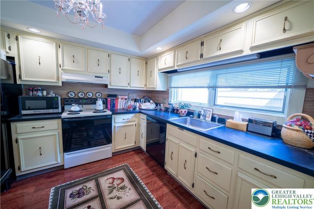 1880 Bent Pine Hill, Upper Macungie Twp, PA 18051