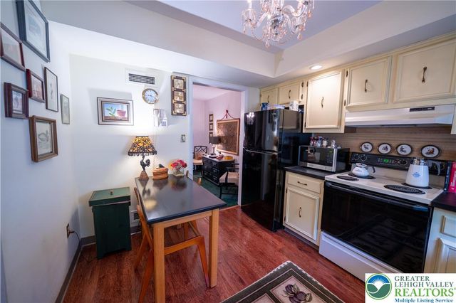 1880 Bent Pine Hill, Upper Macungie Twp, PA 18051