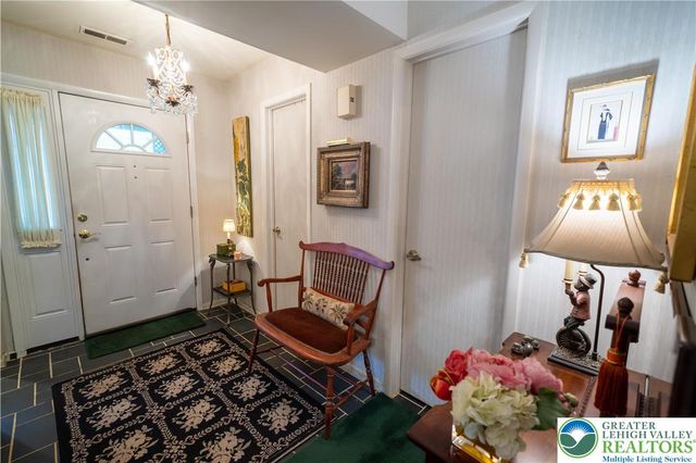1880 Bent Pine Hill, Upper Macungie Twp, PA 18051