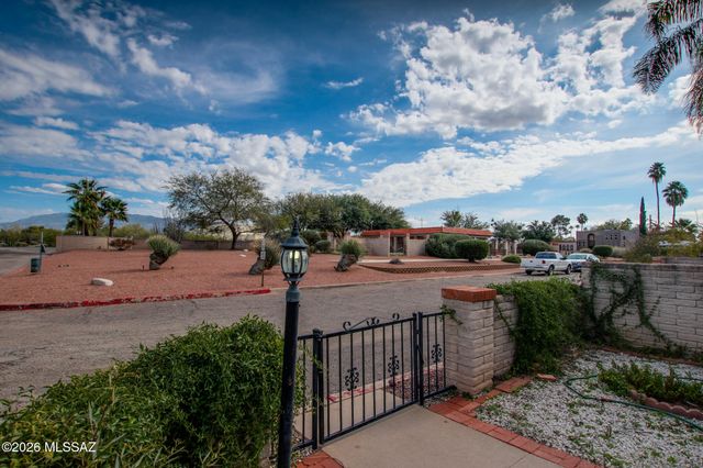 1238 S Camino Seco, Tucson, AZ 85710