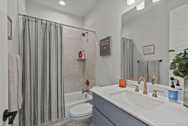 1521 ESCARPMENT, New Braunfels, TX 78132