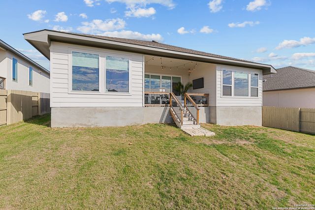 1521 ESCARPMENT, New Braunfels, TX 78132