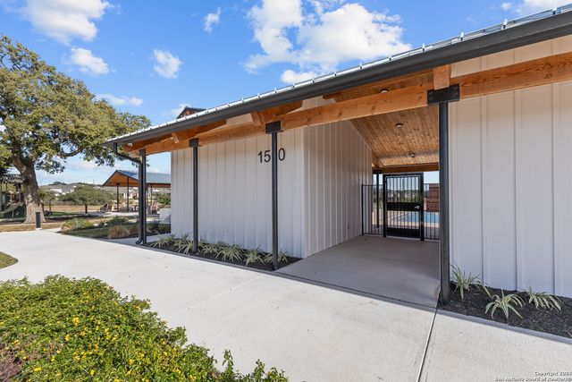 1521 ESCARPMENT, New Braunfels, TX 78132