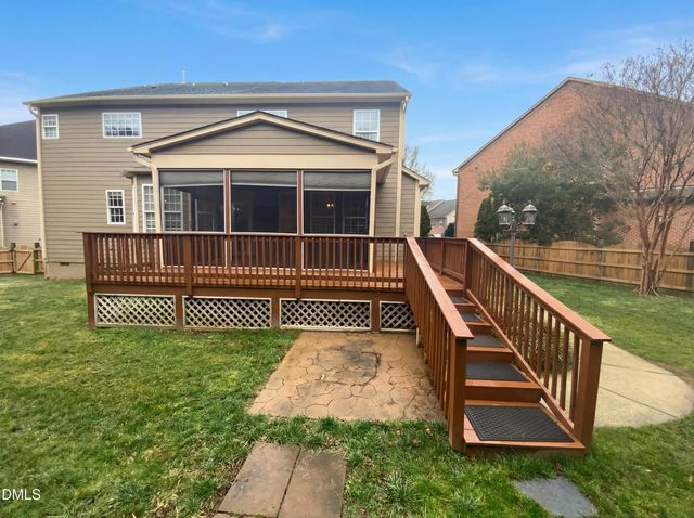 213 Cross Oaks Place, Holly Springs, NC 27540