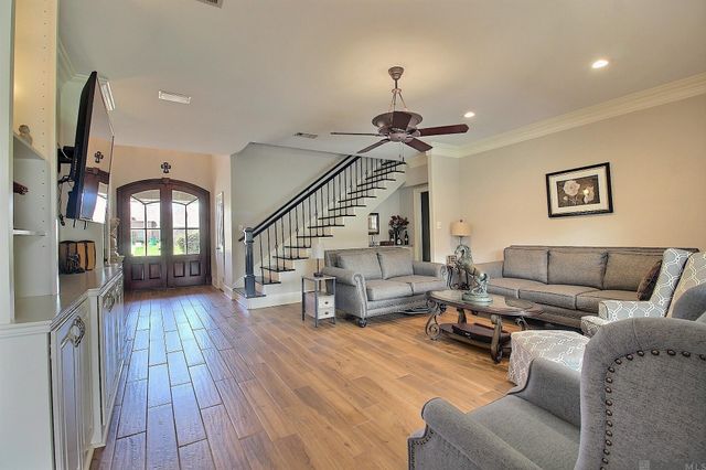12578 N Lakeshore Dr, Walker, LA 70785
