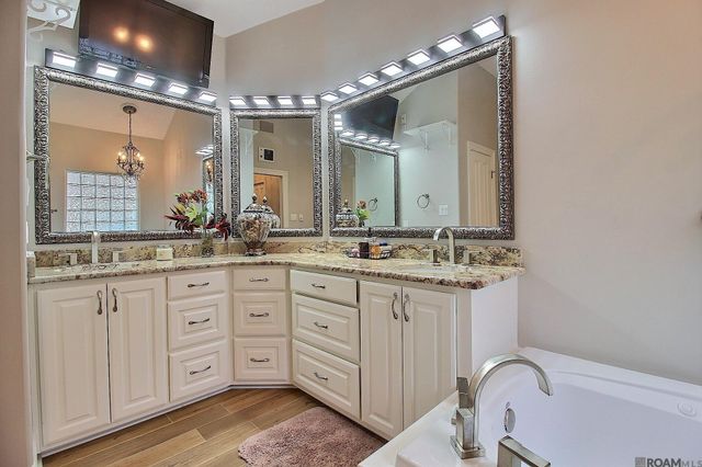 12578 N Lakeshore Dr, Walker, LA 70785