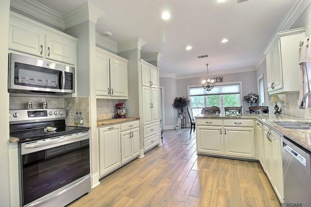 12578 N Lakeshore Dr, Walker, LA 70785