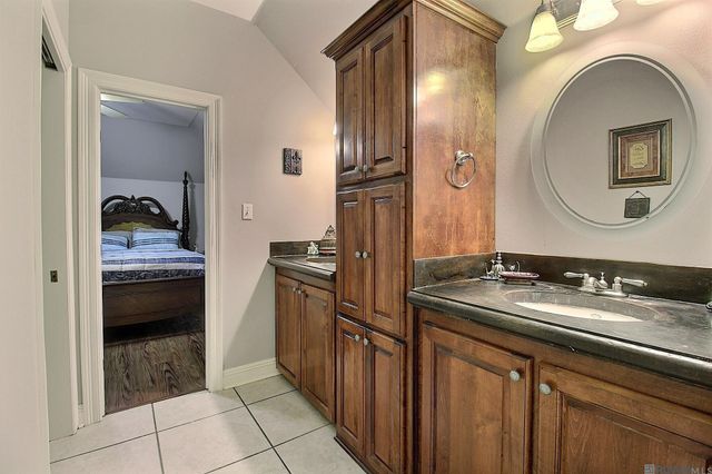 12578 N Lakeshore Dr, Walker, LA 70785