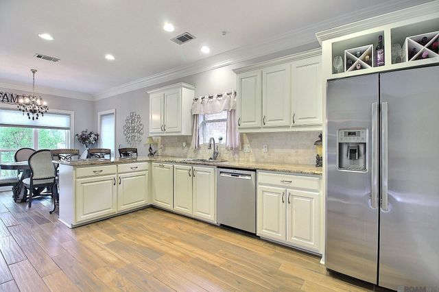 12578 N Lakeshore Dr, Walker, LA 70785