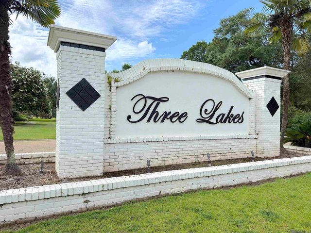 12578 N Lakeshore Dr, Walker, LA 70785